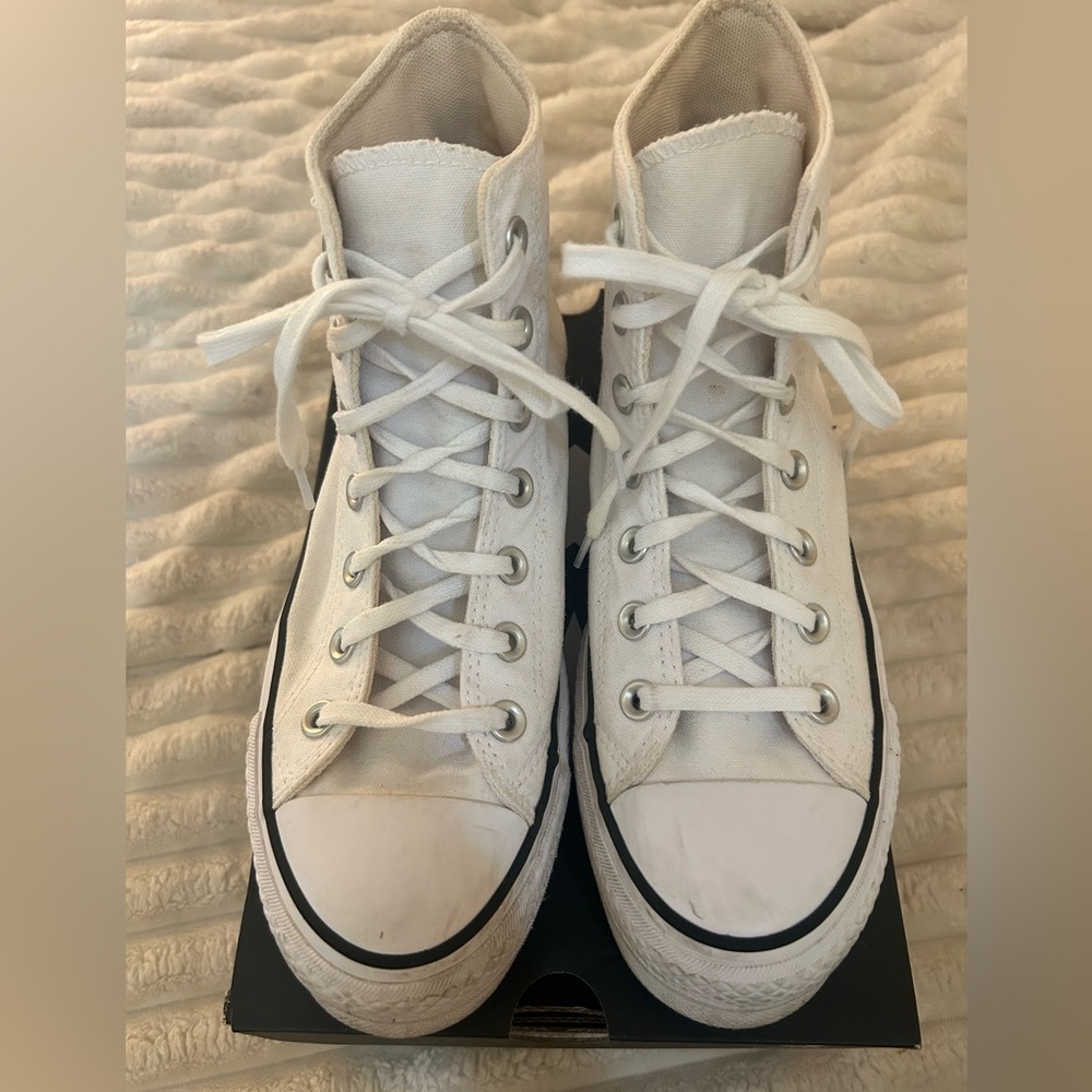 White Chuck Taylor Platform Converse